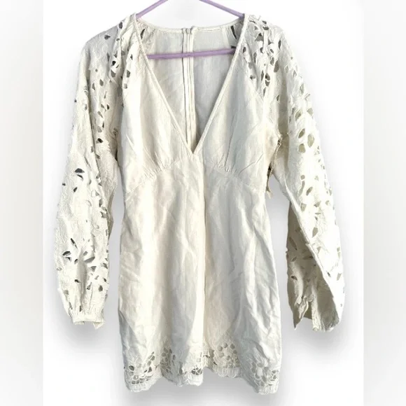 Liz Mini Dress in White
Tularosa 🛑Minor Flaw🛑 - Picture 6 of 7